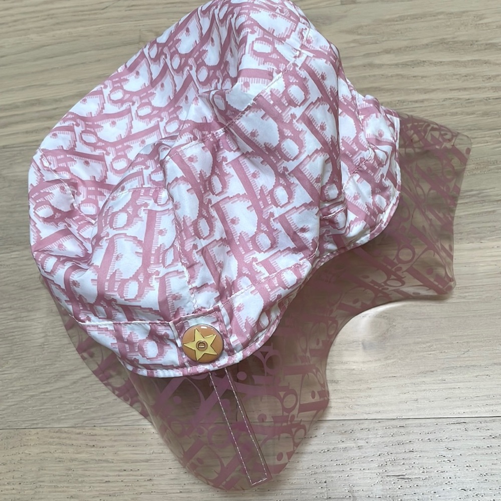 Dior girly vinyl bucket hat 🎀